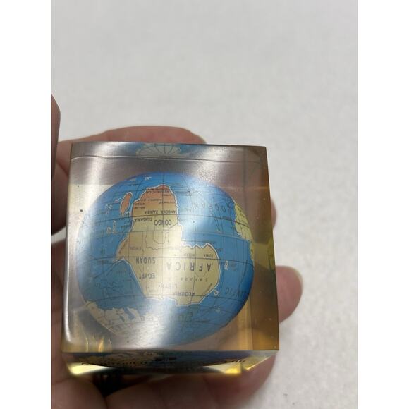 Vtg Floating Globe Lucite Acrylic World Earth Paperweight 2" Cube Advertising - Picture 10 of 14